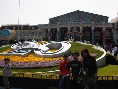 Kevin and Taichi and Keiko at Disneyland